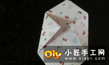 特色纸盒的折法图解 折一个四叶草盒子的教程