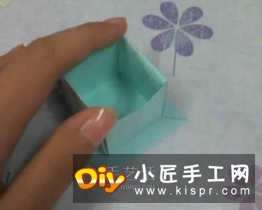带盖方形包装盒的折法 还包括盒盖上的蝴蝶结