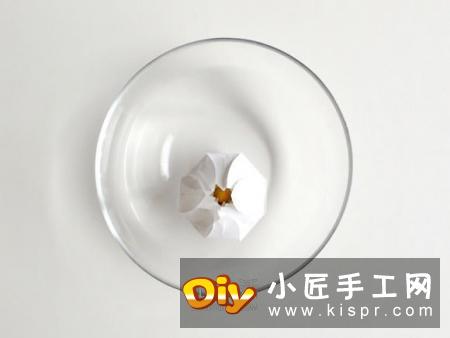 水中绽放的荷花制作 漂亮纸荷花的做法图解