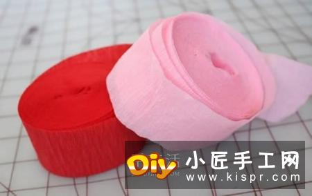 皱纹纸玫瑰花挂饰DIY 婚礼情人节爱心装饰制作