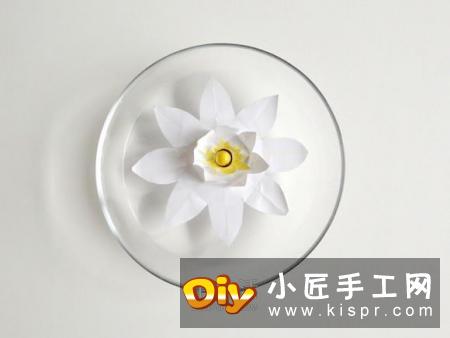 水中绽放的荷花制作 漂亮纸荷花的做法图解