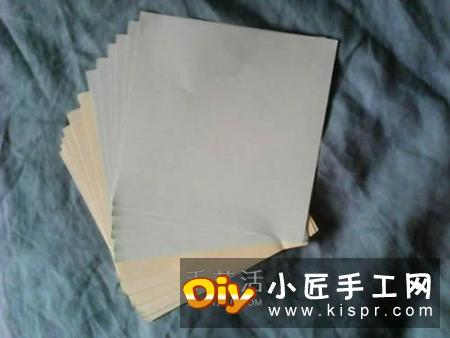 烟花的生命虽短暂,但它尽力绽放出最美的花朵,它最灿烂的一面!