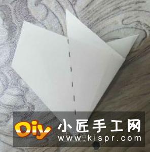 把剪纸和折纸结合,做一朵漂亮樱花的教程