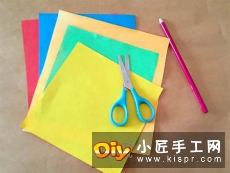 简单又好玩的旋风小风车DIY,放置在笔尖上跑动,或是从高处抛下都会滴溜的转动