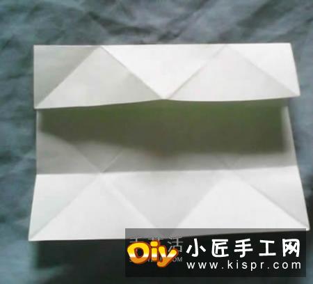 烟花的生命虽短暂,但它尽力绽放出最美的花朵,它最灿烂的一面!