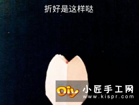 把剪纸和折纸结合,做一朵漂亮樱花的教程
