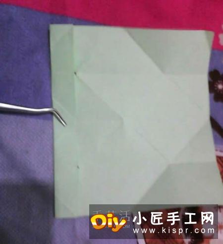 烟花的生命虽短暂,但它尽力绽放出最美的花朵,它最灿烂的一面!