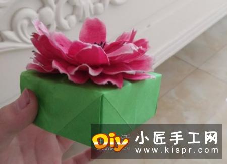 正方形礼品盒的折法 带花朵礼品盒折纸图解