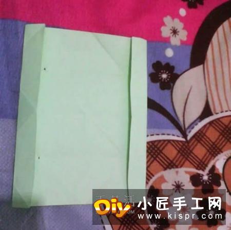 烟花的生命虽短暂,但它尽力绽放出最美的花朵,它最灿烂的一面!