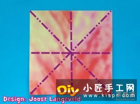 四个角向纸张的中间进行折叠