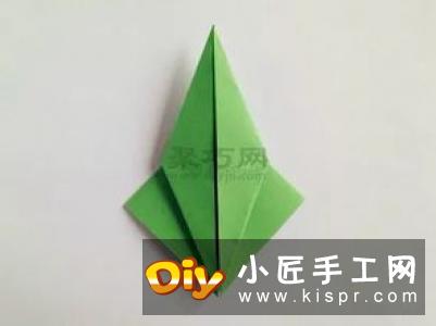 简单又好玩的旋风小风车DIY,放置在笔尖上跑动,或是从高处抛下都会滴溜的转动