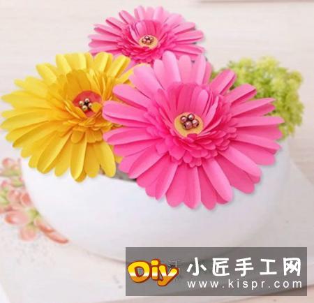 彩纸手工制作美丽的立体雏菊图解