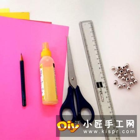 彩纸手工制作美丽的立体雏菊图解