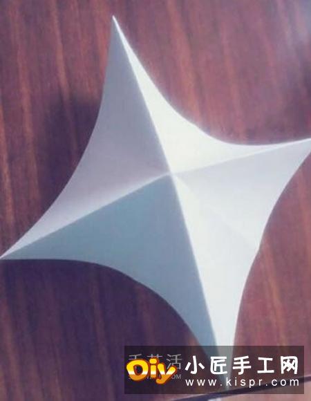 卷纸玫瑰怎么折图解 简易版纸玫瑰的折法过程