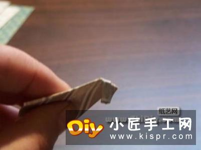 送上配领带的短袖衬衫,不嫌冷,就穿着去上班吧