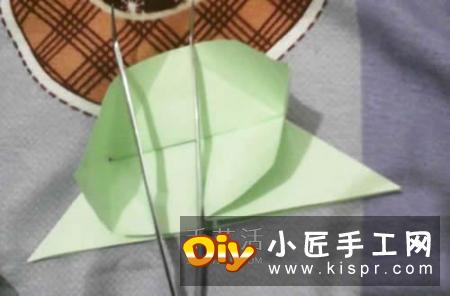 烟花的生命虽短暂,但它尽力绽放出最美的花朵,它最灿烂的一面!