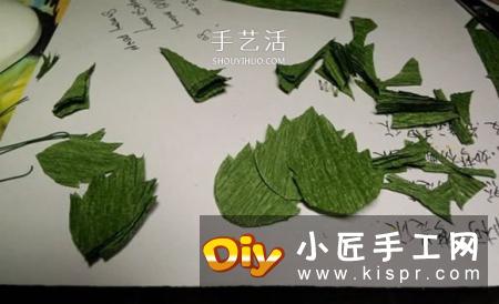 皱纹纸手工制作火红玫瑰花的方法 简单漂亮！