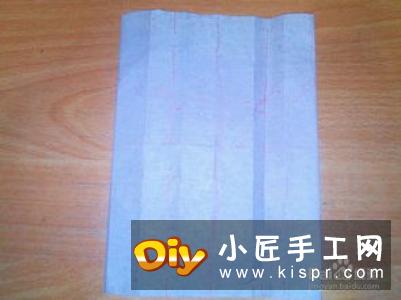 送上配领带的短袖衬衫,不嫌冷,就穿着去上班吧