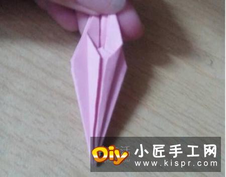 六瓣百合花折纸图解 折纸六瓣百合的方法教程