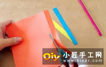 简单又好玩的旋风小风车DIY,放置在笔尖上跑动,或是从高处抛下都会滴溜的转动