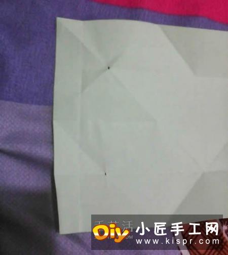 烟花的生命虽短暂,但它尽力绽放出最美的花朵,它最灿烂的一面!