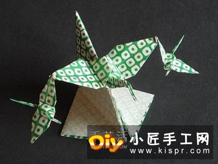 连体千纸鹤的折法图解 一张纸折出三只纸鹤