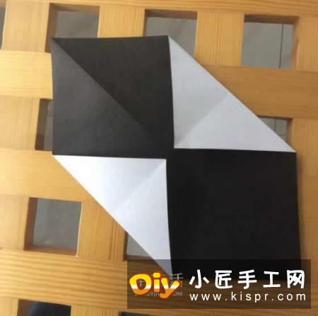 爬行大熊猫的折纸步骤图解 憨态可掬很可爱~