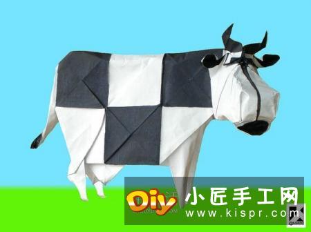 超难的方块奶牛折纸 用黑白色表现身上花纹