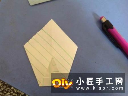 一个有趣纸盒/纸篮的折纸教程,设计成衬衫领带的造型,这创意也是没谁了