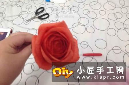 纸藤玫瑰花手工制作 用皱纹纸也同样可以做