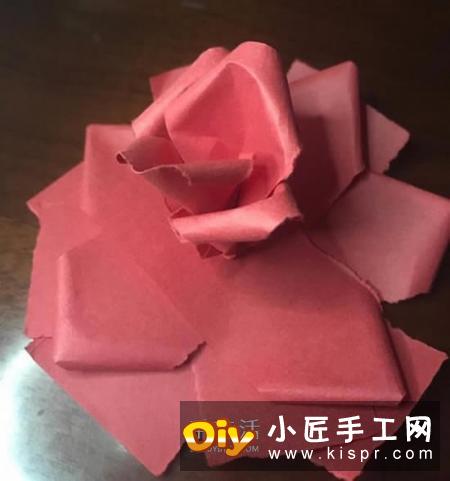 彩纸制作玫瑰花的简单教程