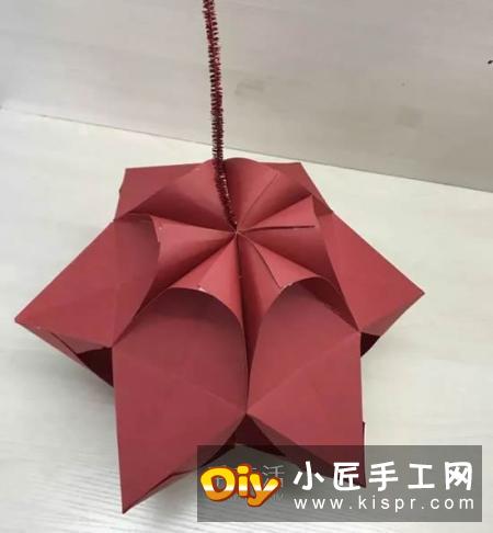 元旦新年小手工 折纸制作漂亮的纸灯笼图解