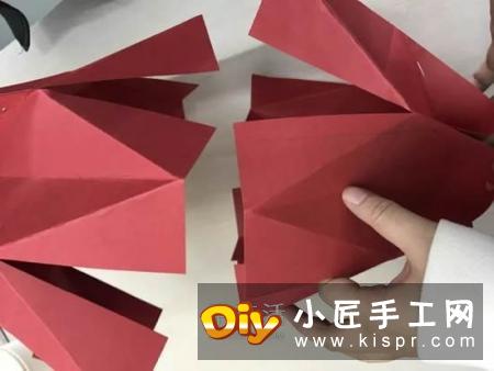 元旦新年小手工 折纸制作漂亮的纸灯笼图解